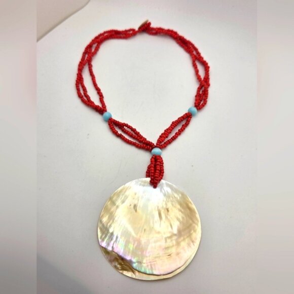 Elegant red coral bead necklace with shell pendant and mul - Picture 3 of 9